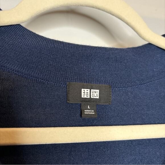 Uniqlo Men’s V-neck Wool Sweater - Picture 2 of 8
